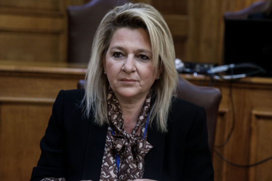 Η Θεανώ Καρποδίνη κατά τη συνεδρίαση της Επιτροπής Κοινωνικών Υποθέσεων της Βουλής