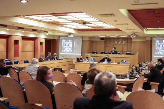 Πέταξαν το «πακέτο» στα σκουπίδια