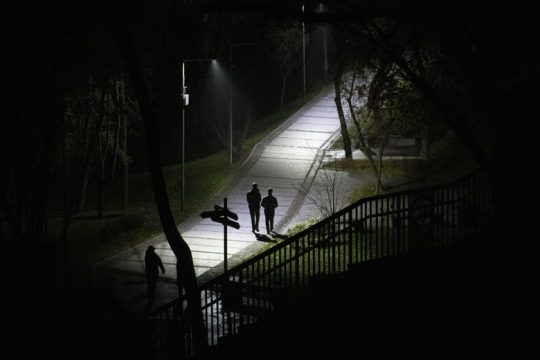 Μάχη επιβίωσης για εκατομμύρια Ουκρανούς που παραμένουν χωρίς ρεύμα