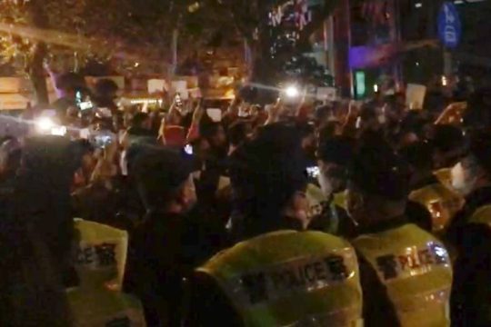 Και αντικυβερνητικά συνθήματα στις διαδηλώσεις για άρση του λοκντάουν στην Κίνα