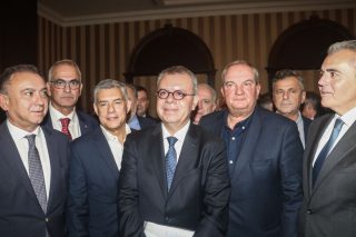 Το ρήγμα όλο και μεγαλώνει!