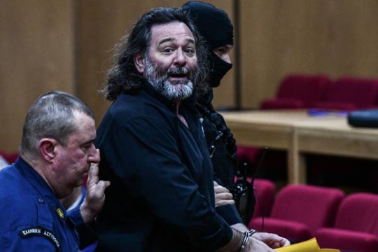 Έβγαλαν έξω τον Λαγό μετά από «σόου» στη δίκη της Χρυσής Αυγής