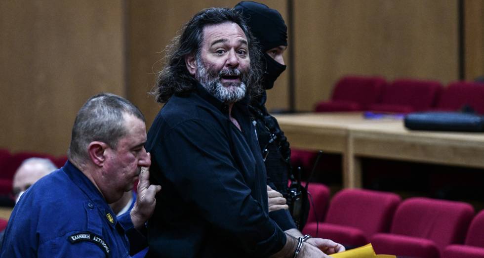 Έβγαλαν έξω τον Λαγό μετά από «σόου» στη δίκη της Χρυσής Αυγής