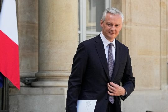 «Χείρα βοηθείας» 8,4 δισ. ευρώ για τις γαλλικές εταιρείες