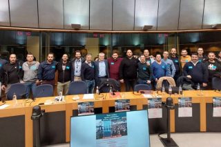 Λιμενεργάτες απο Ελλάδα, Ιταλία και Γαλλία σε εκδήλωση του ΚΚΕ στο Ευρωκοινοβούλιο