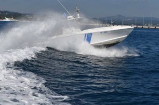 Σύλληψη χειριστών ταχύπλοου στη Σάμο έπειτα από ανταλλαγή πυρών με το Λιμενικό
