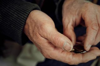 Σήμα κινδύνου: Η Ελλάδα φτωχότερη χώρα στην ΕΕ των 27!