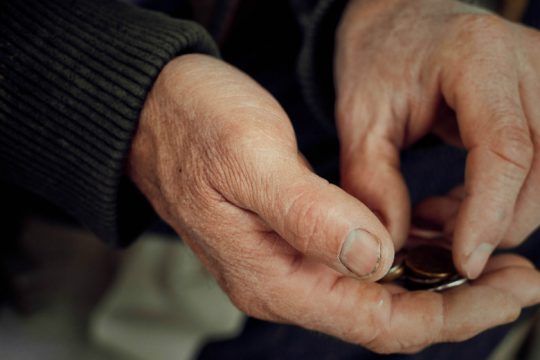 Σήμα κινδύνου: Η Ελλάδα φτωχότερη χώρα στην ΕΕ των 27!