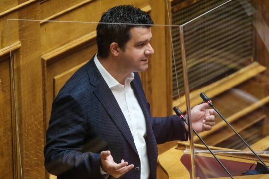 ΣΥΡΙΖΑ: Με δημόσιο χρήμα γεμίζει «το καλάθι του γαλάζιου παιδιού»
