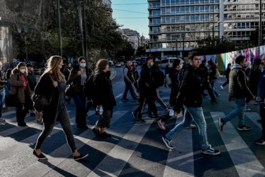 SOS από παιδιάτρους, ζητούν μάσκα στους κλειστούς χώρους και εμβολιασμούς