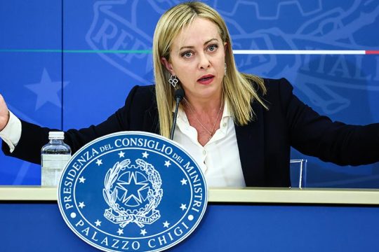 «Επιλεκτικές αποβιβάσεις» θέλει η Μελόνι