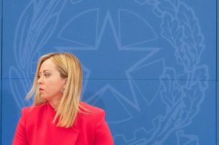 Ενέργεια και ανεργία, τα μεγάλα «αγκάθια» για τη Μελόνι
