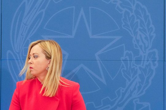 Ενέργεια και ανεργία, τα μεγάλα «αγκάθια» για τη Μελόνι