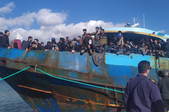 Σώοι στην Παλαιόχωρα οι εκατοντάδες πρόσφυγες
