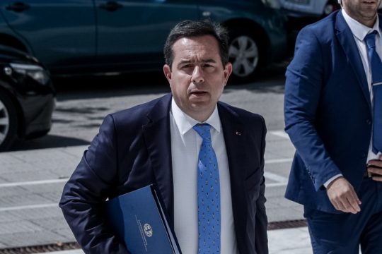 Πιέσεις Μηταράκη στην Κομισιόν για τους 400 πρόσφυγες στην Κρήτη