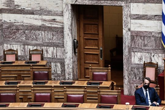 Αποφεύγει τη συζήτηση για τις υποκλοπές όπως ο διάβολος το λιβάνι