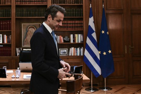 Αμηχανία, πανικός και έωλα επιχειρήματα από την κυβέρνηση