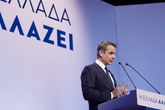 To «ακριβό κουβαδάκι» και ο πρωθυπουργός που «συνεχίζει να τρώει παντεσπάνι»