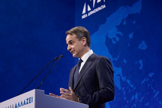 Εκλογικά διλήμματα και παρακολουθήσεις