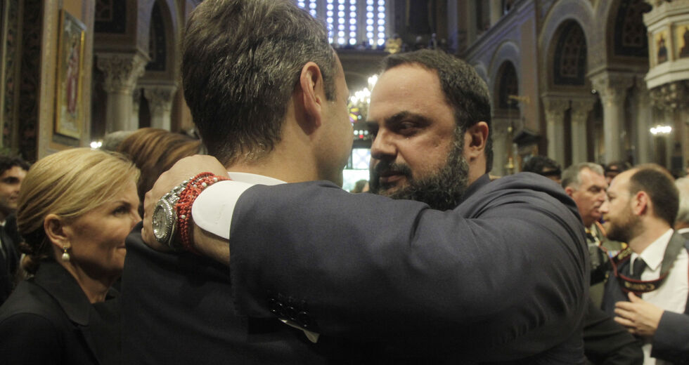 Αρθρο στον Guardian η σύγκρουση Μητσοτάκη – Μαρινάκη