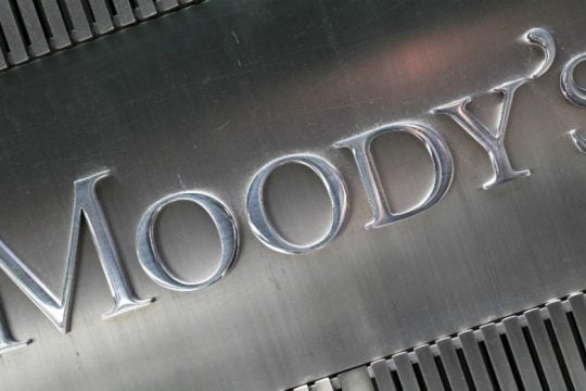 Η Moody’s αναβάθμισε έξι ελληνικές τράπεζες