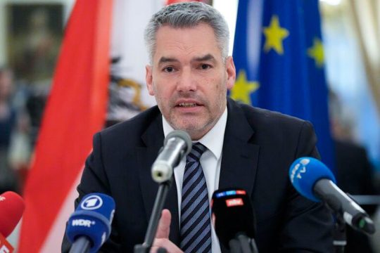 Απορίες για τις παραπομπές της Επιτροπής PEGA στην Αυστρία