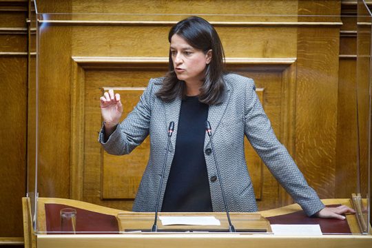 Πανηγυρίζει η Κεραμέως για τα λάθη της