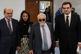 Χάντρες και καθρεφτάκια για τους πολίτες ΑμεΑ