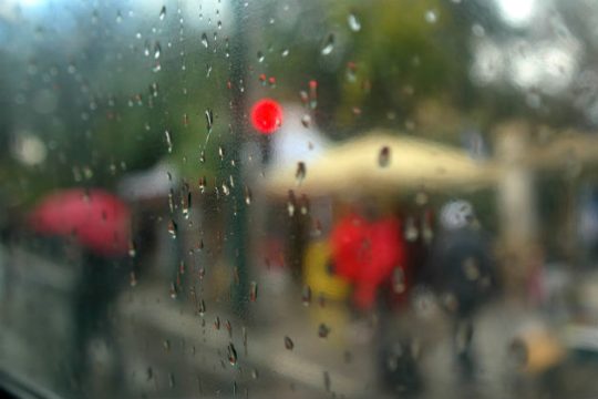 Τοπικές βροχές και καταιγίδες με νοτιάδες και σκόνη