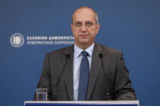 Σε πέλαγος αντιφάσεων