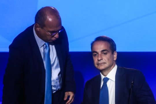 Σιωπή η κυβερνητική επιλογή και για τις νέες αποκαλύψεις απευθείας αναθέσεων