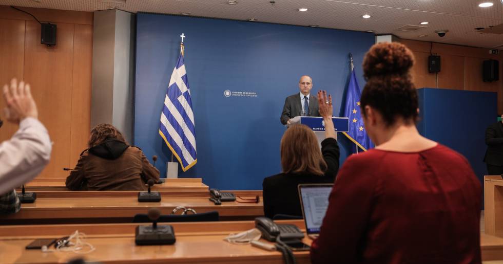 Σκάνδαλο υποκλοπών: Ακόμα μία φορά η μπάλα στην «εξέδρα» από τον Οικονόμου