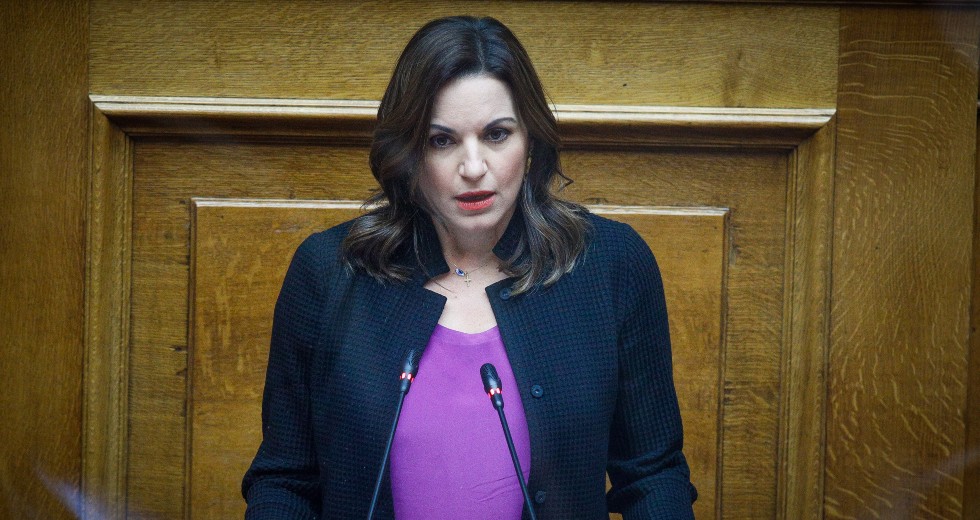 «Άπλετο φως» για τις υποκλοπές ζητά η Όλγα Κεφαλογιάννη