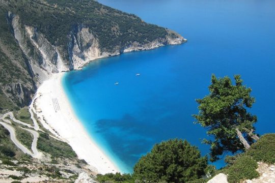 Απειλή για τη φημισμένη παραλία Μύρτος