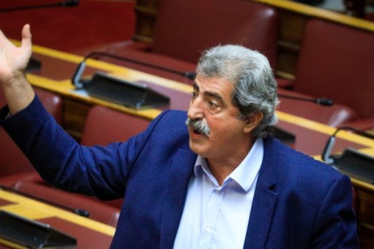 Π. Πολάκης: «Οι γαλάζιες ακρίδες τρώνε και χρυσές λίρες;»