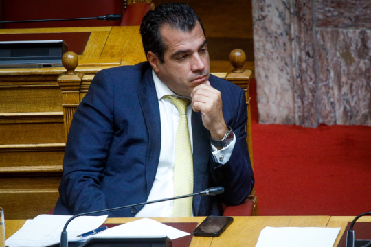 Στην πρέσα βάζει τον Πλεύρη ο ΣΥΡΙΖΑ για τη «διπλοθεσίτισσα» διοικήτρια του ΕΟΠΥΥ