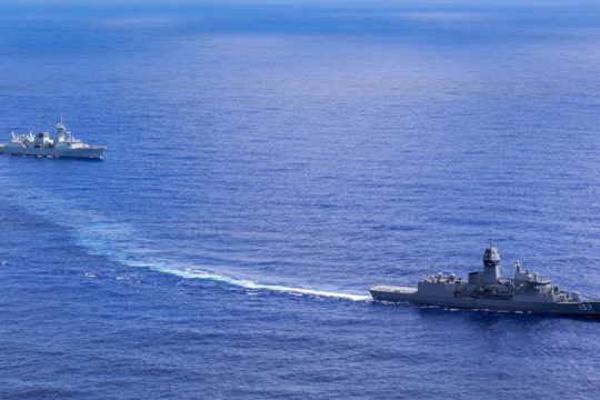 Ένταση στη Νότια Σινική Θάλασσα με κινεζικά και αμερικανικά πολεμικά πλοία