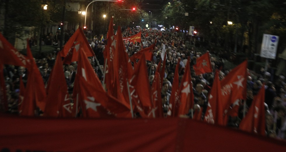 «Το Πολυτεχνείο ζει», λένε χιλιάδες στους δρόμους