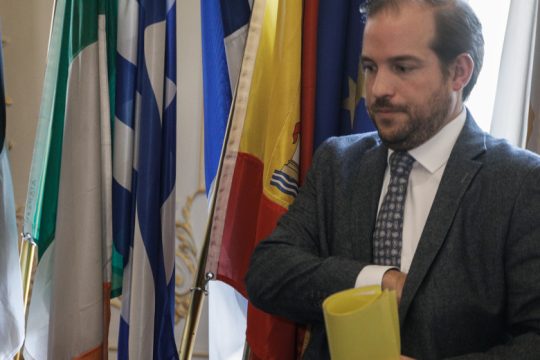 «Σέρβις» σε Μητσοτάκη για τις υποκλοπές από τον πρόεδρο της PEGA