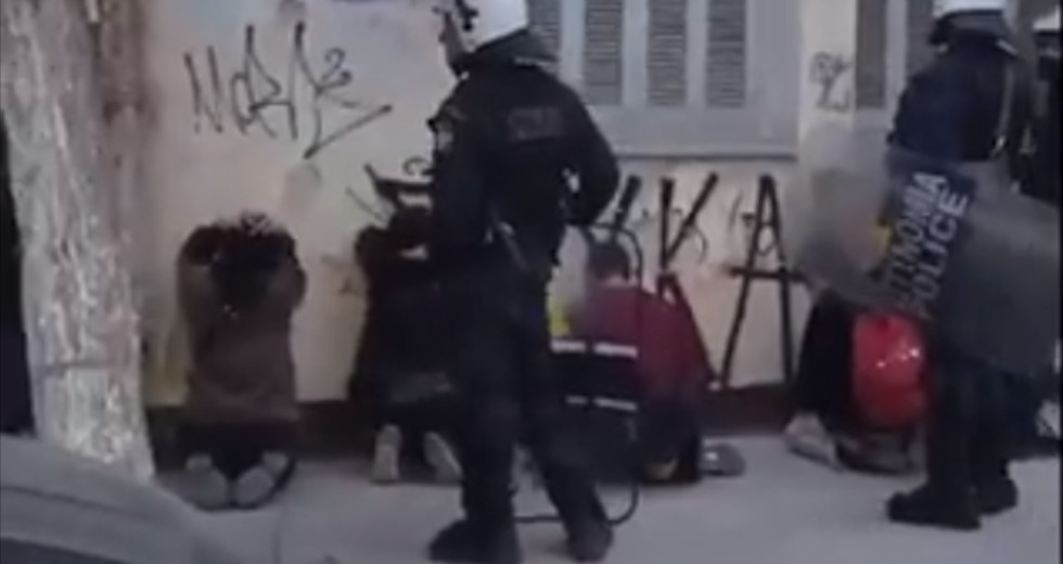 Επίθεση στην κοινωνία