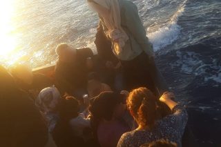 Πώς εξαφανίστηκαν 110 πρόσφυγες ενώ τους… διέσωζαν;