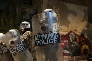 Οργιο βίας, συλλήψεων και καταστολής στα Προσφυγικά
