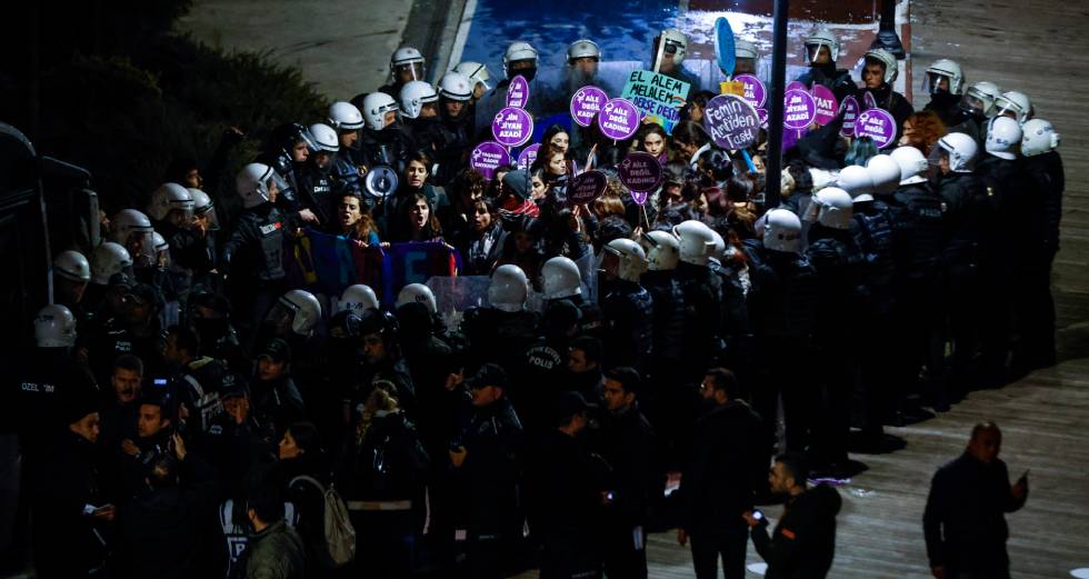 Δεκάδες συλλήψεις σε διαδήλωση στην Κωνσταντινούπολη για την εξάλειψη της βίας κατά των γυναικών