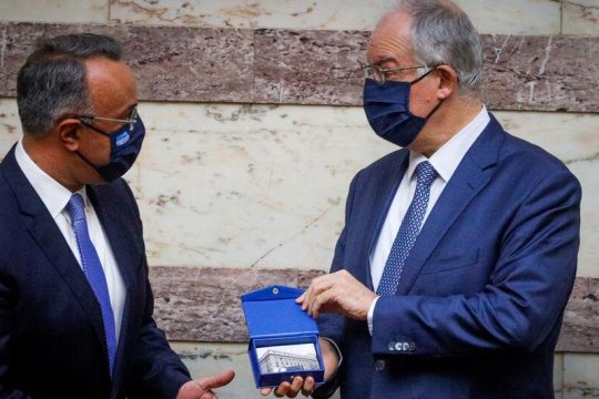 Προϋπολογισμός με πλεόνασμα 0,7% για το 2023