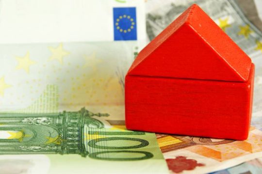 Κραυγή απόγνωσης άνεργης, μητέρας δύο παιδιών, που χάνει το σπίτι της