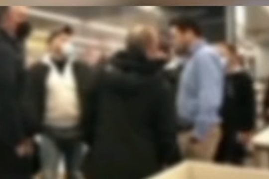 Παρέμβαση Ρουβίκωνα σε κατάστημα για την Black Friday και τα εργασιακά δικαιώματα