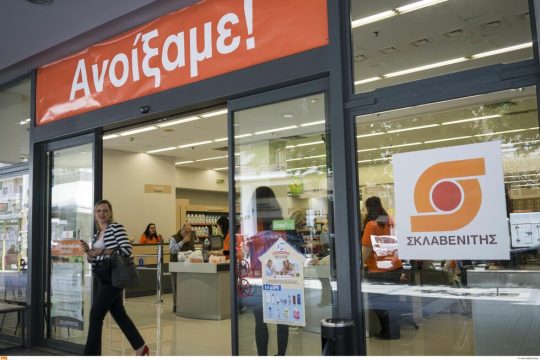 «Οικειοθελείς παροχές» αντί κατοχυρωμένων μισθολογικών αυξήσεων