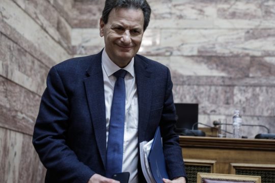 Ο Σκυλακάκης μάζεψε τα ψέματα για πλειστηριασμό στο σπίτι της Κολοβού επί ΣΥΡΙΖΑ