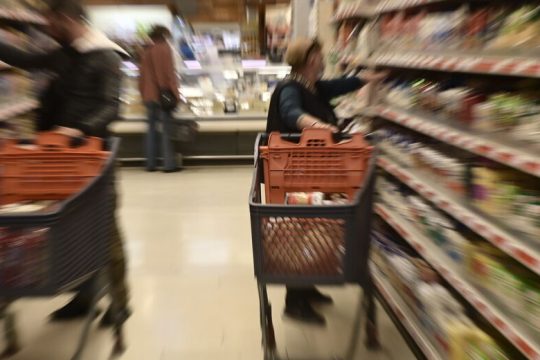 Ο πληθωρισμός και το «καλάθι» του φτωχού