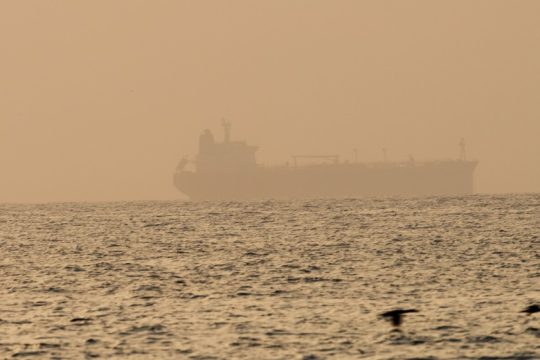 Ισραηλινό τάνκερ επλήγη από βλήμα στα ανοικτά του Ομάν